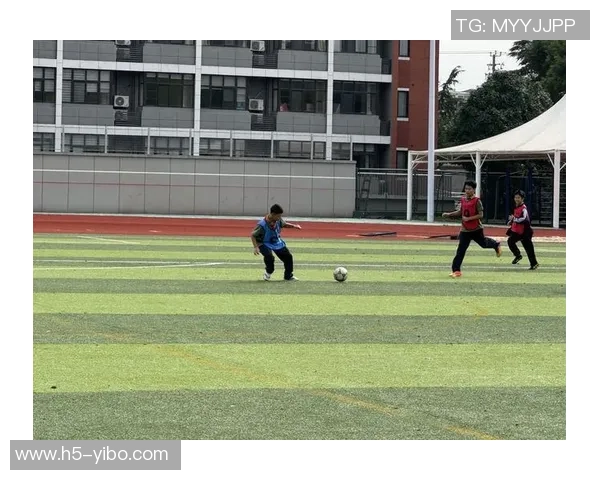 激情四溢的足球大赛让梦想飞扬在绿茵场上拼搏的青春岁月